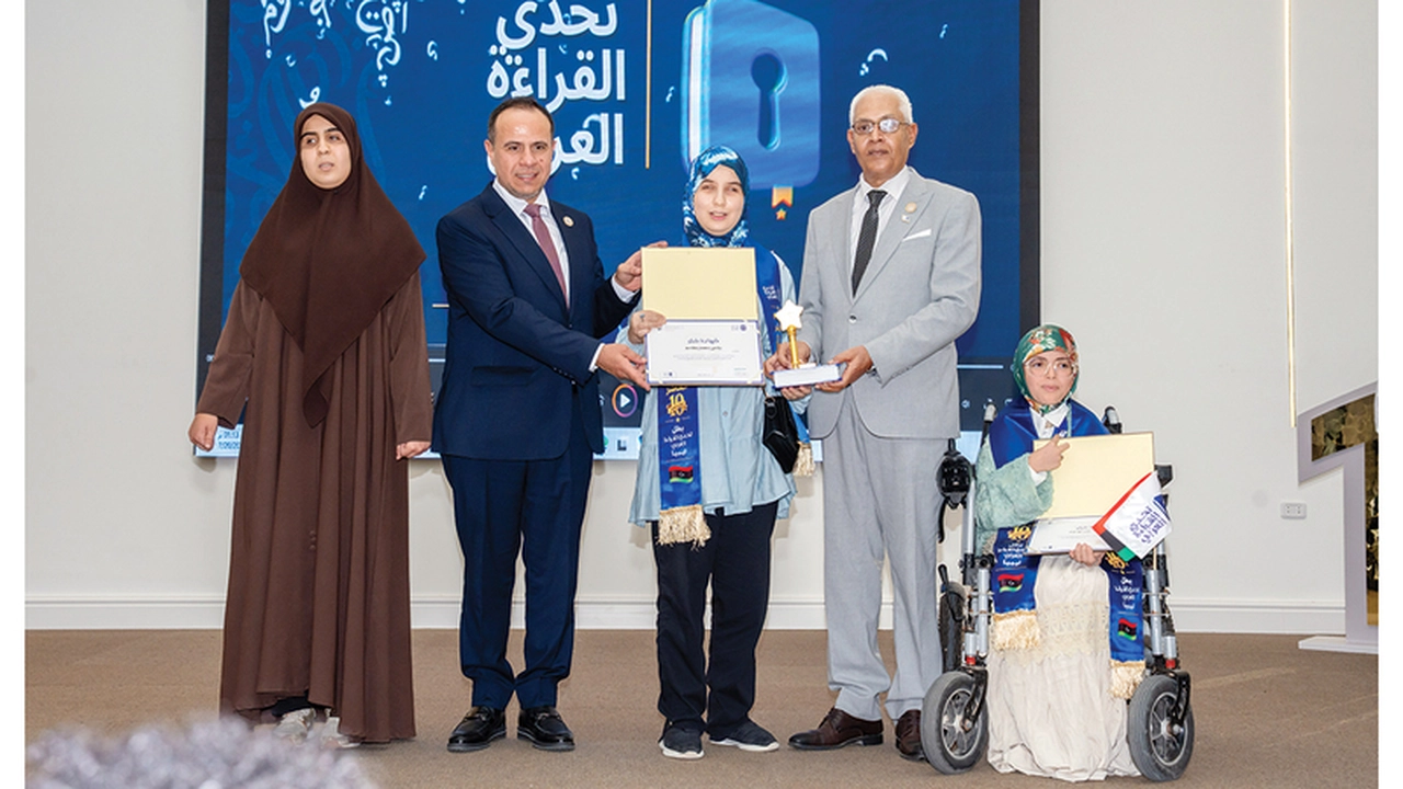 ياسمين البطي تتوج بلقب «تحدي القراءة العربي» في ليبيا